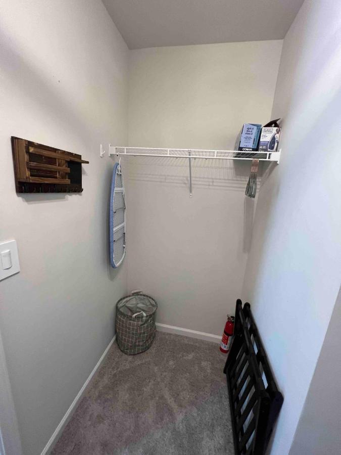 Hometel Premium Guest Suite W/ Private Entrance يبسيلانتي المظهر الخارجي الصورة