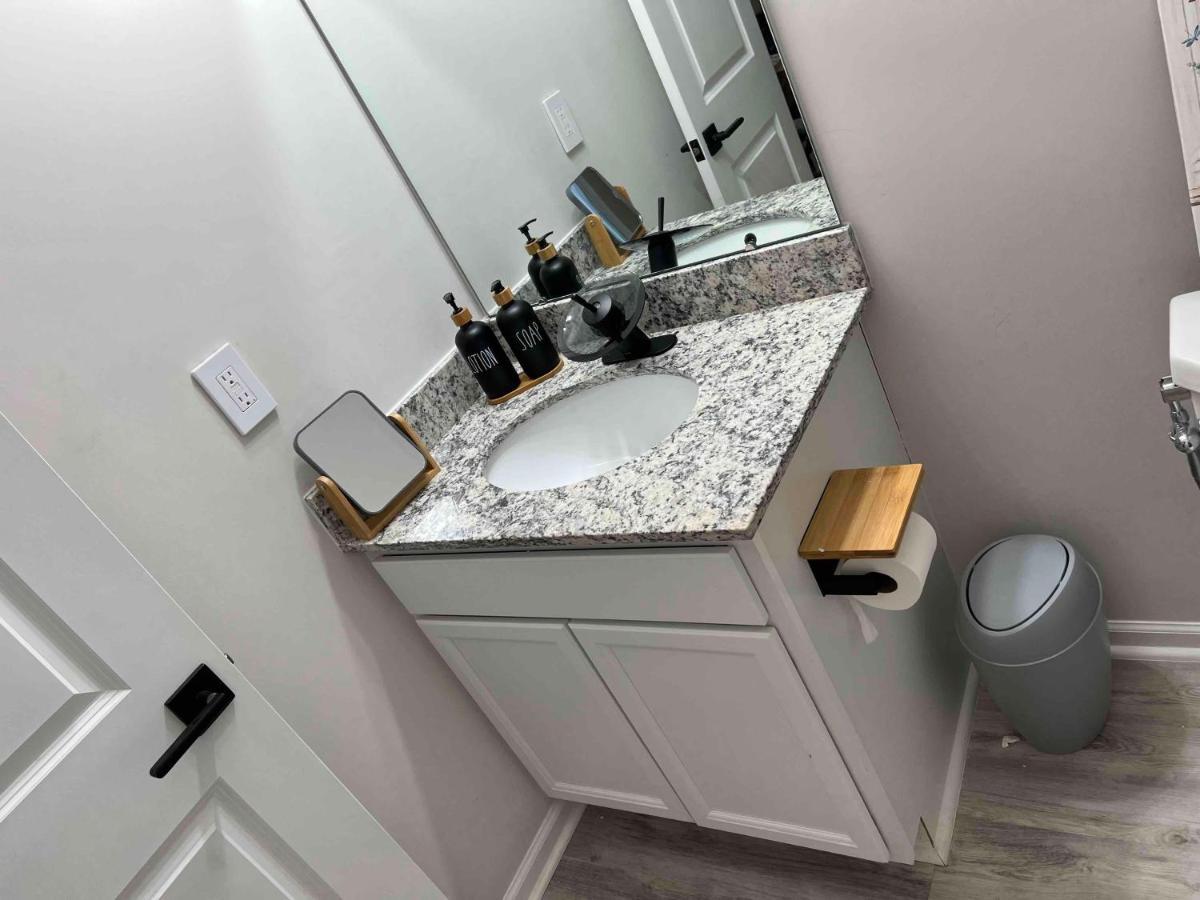 Hometel Premium Guest Suite W/ Private Entrance يبسيلانتي المظهر الخارجي الصورة